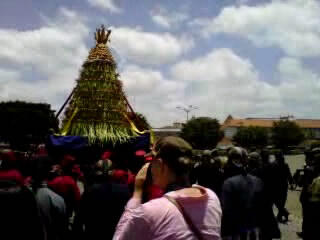 Bule Ini Jelaskan Soal Grebeg Pada Warga Lokal