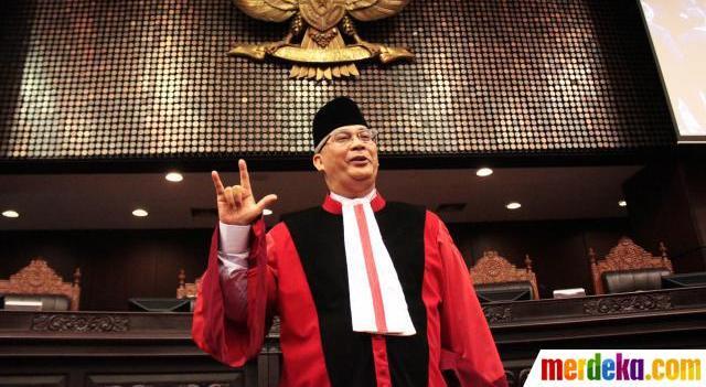 Trend Acungkan Jari Tangan Para Tersangka Koruptor