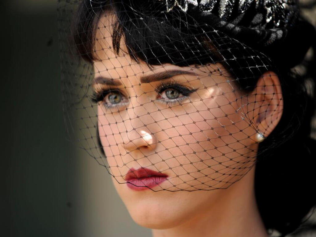Bulu Mata Buatan RI Ternyata Dipakai Katy Perry & Adele
