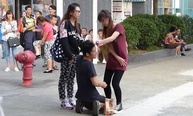 Hongkong Women Slaping boyfriend on the street