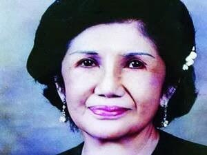 //SHORT BIO// SANTOSA DOELLAH (DANAR HADI VS NINIEK ELIA KASIGIT (BATIK SEMAR)