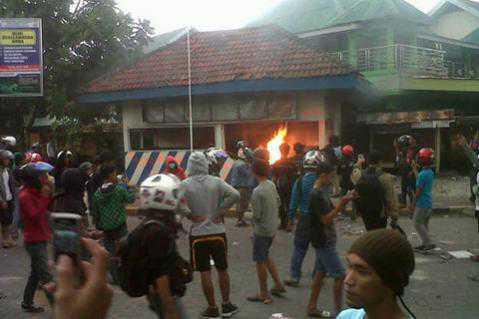 Kalau Demo Jangan Anarkis ya Gan