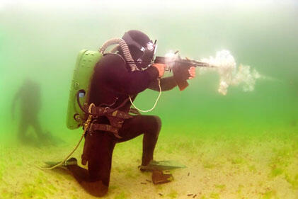| APS Underwater Assaullt Rifle |- Ketika baku tembak harus terjadi di bawah air