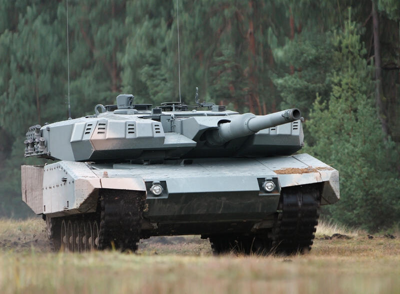Leopard 2 PSO vs Leopard Revolution