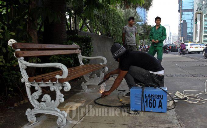 Kiat Jokowi agar Bangku Taman Tidak untuk Pacaran