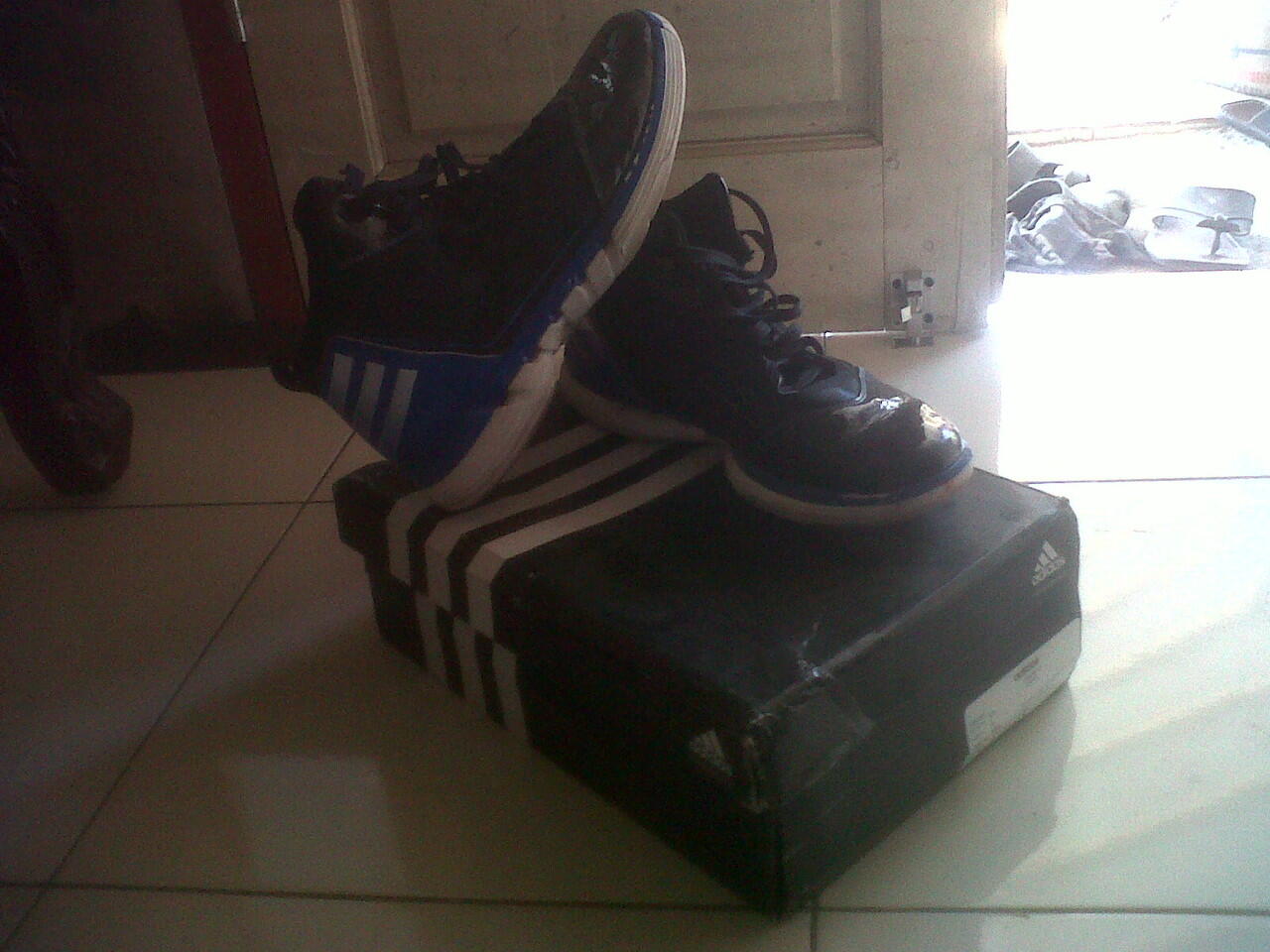 JUAL SEPATU BASKET ADIDAS AdiZero Shadow size 43 1/3 SECOND (2ND)