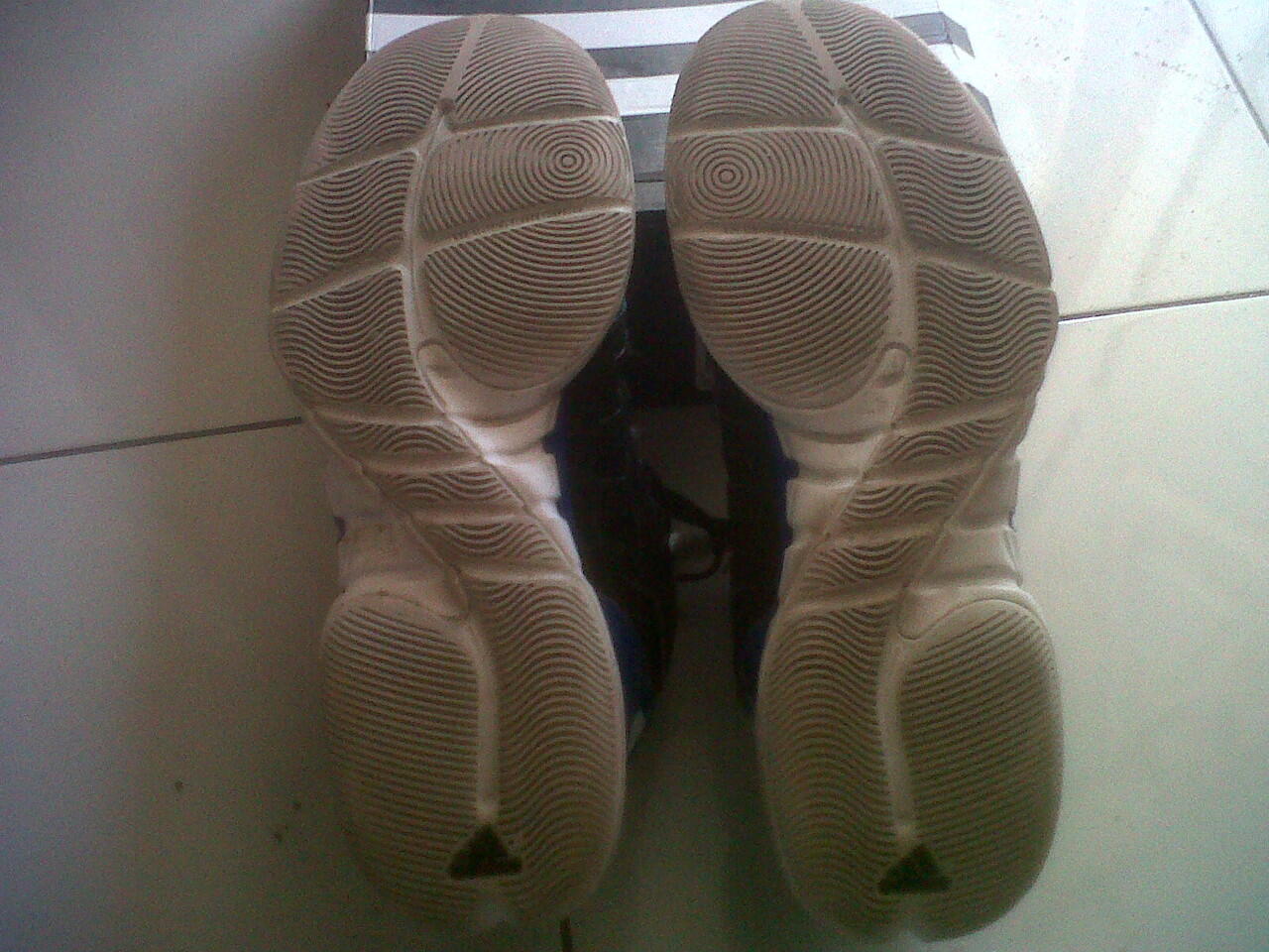 JUAL SEPATU BASKET ADIDAS AdiZero Shadow size 43 1/3 SECOND (2ND)