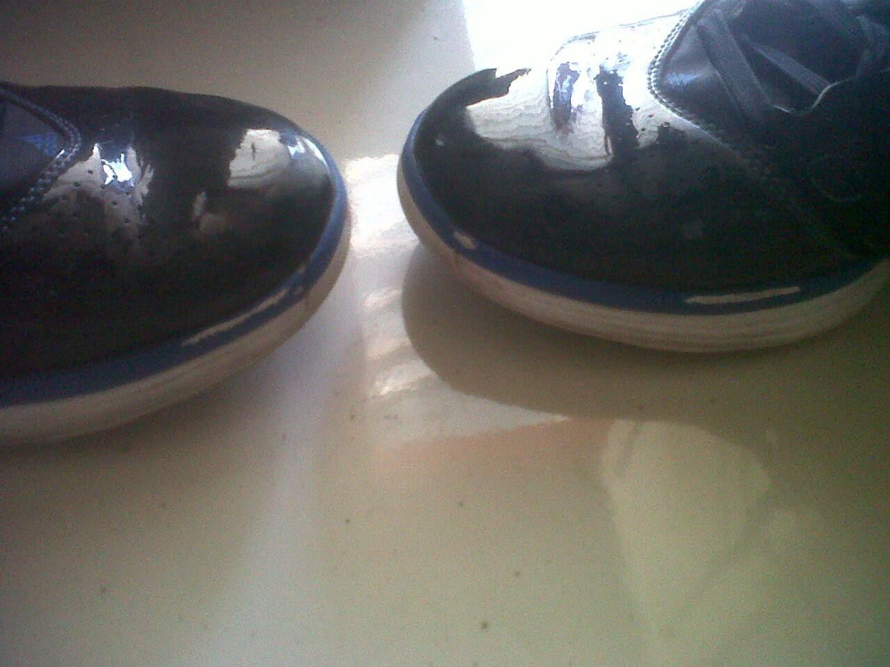 JUAL SEPATU BASKET ADIDAS AdiZero Shadow size 43 1/3 SECOND (2ND)