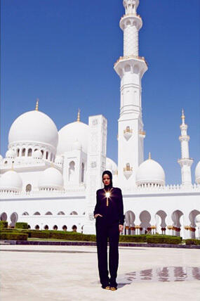 Rihanna Pake Jilbab gan..!! 