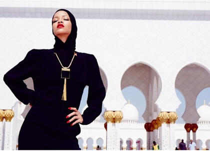 Rihanna Pake Jilbab gan..!! 
