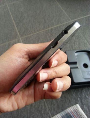 BLACKBERRY DAKOTA 9900 HITAM MULUS LENGKAP GARANSI RESMI CTN (BANDUNG)
