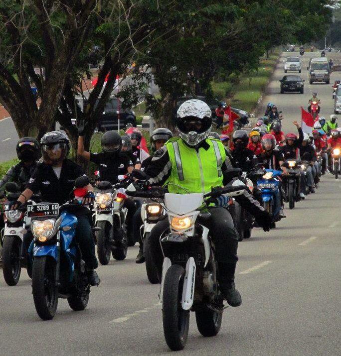 Kode Isyarat Dalam TOURING - Bikers Merapat