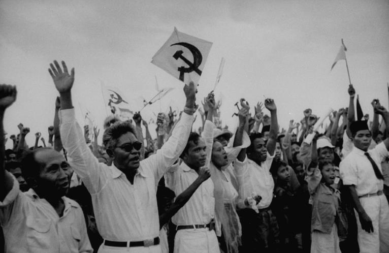Melihat Partai Komunis Indonesia Dalam Foto Hitam Putih 