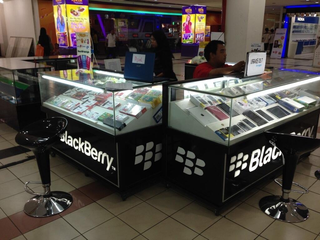 Terjual Etalase konter handphone blackberry  KASKUS