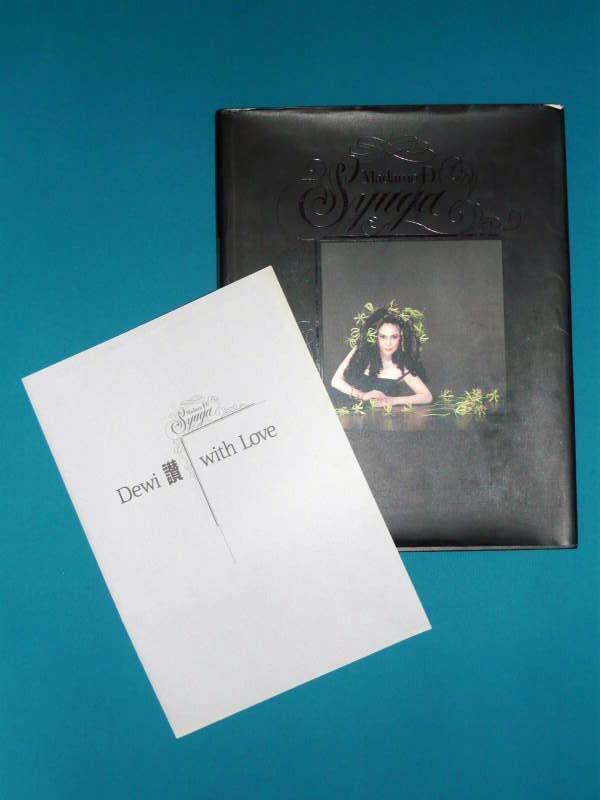 Buku berisi kumpulan foto-FOTO" Madame Dsyuga " BELAJAR fotografer profesional