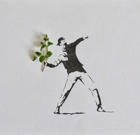 Daun Menjadi Bernilai Seni Tinggi