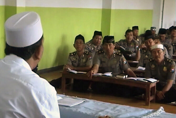 yuk kita lihat POLISI jadi santri di Pesantren DEMAK ...CEKIDOT
