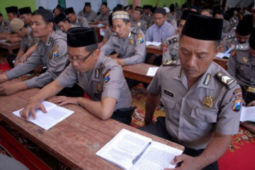 yuk kita lihat POLISI jadi santri di Pesantren DEMAK ...CEKIDOT 