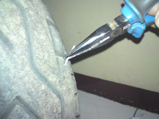 Tips Menambal Ban Tubles Sepeda Motor