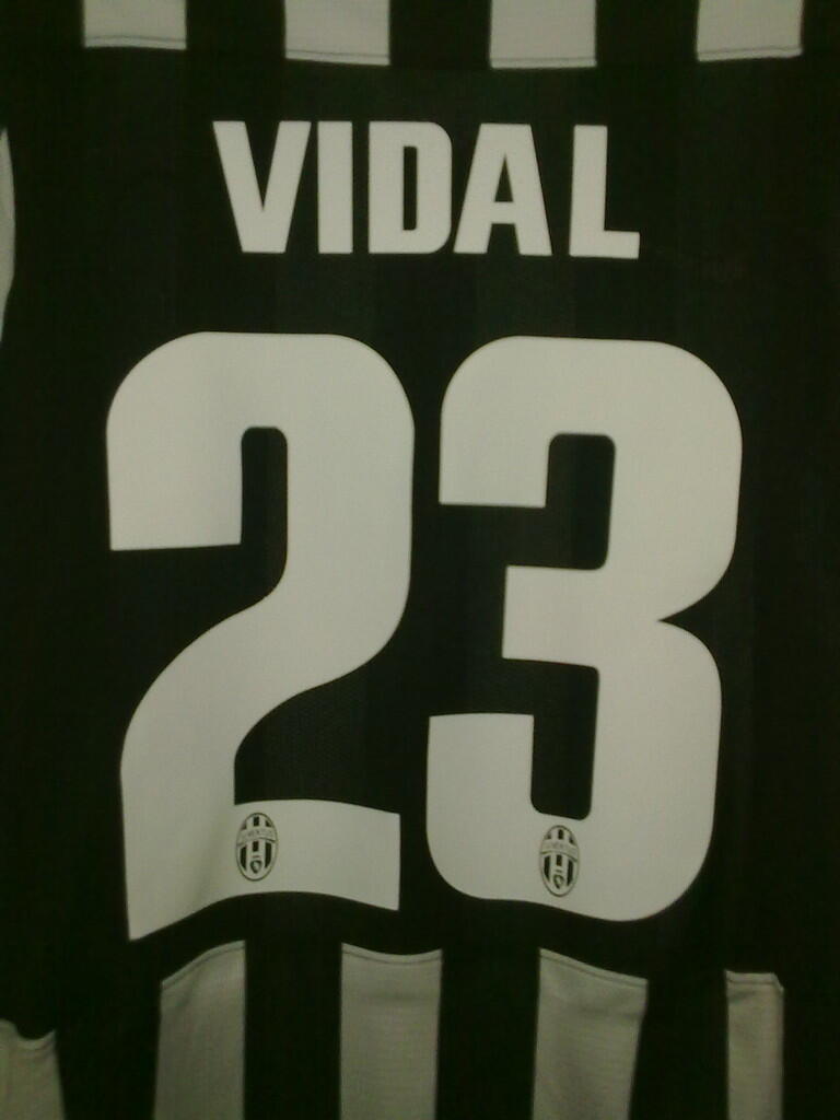 Jersey Grade Ori Juventus Home 2013/2014 Player Issue #23 Vidal