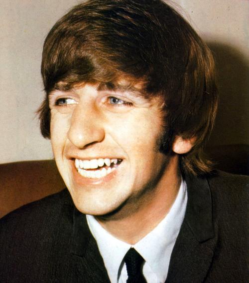 Kisah Hidup Sang Tukang pukul alias DRUMMER Ringo Starr di Museum Grammy