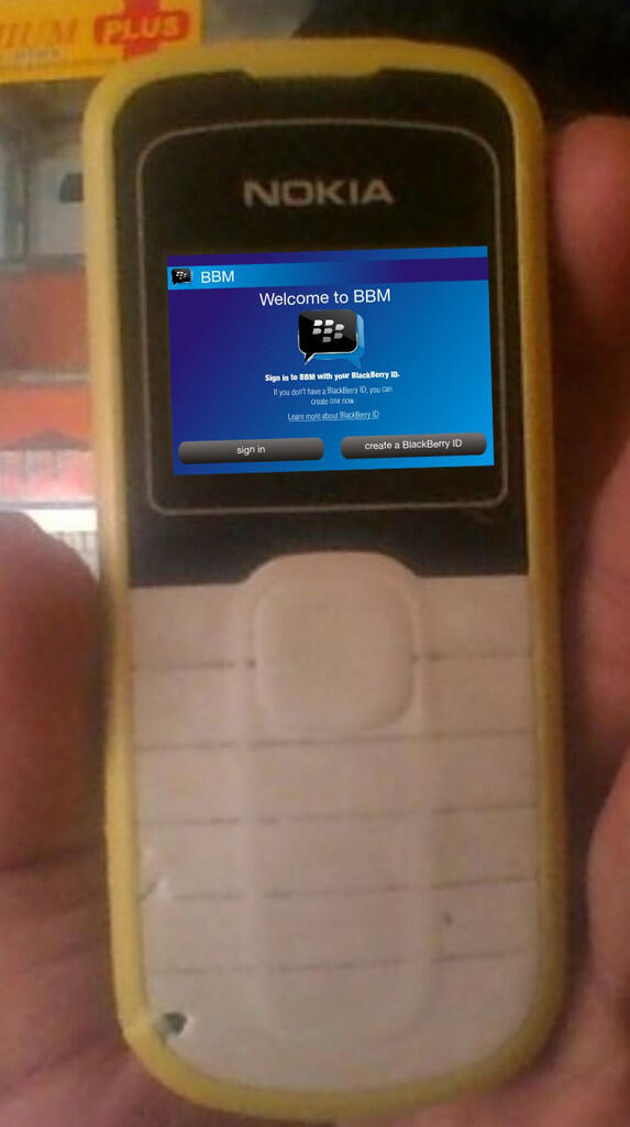 WEW ...LAGI PADA HIPPIES BBM DI ANDROID YA?? NI ORANG TETEP SETIA SAMA NOKIA nya