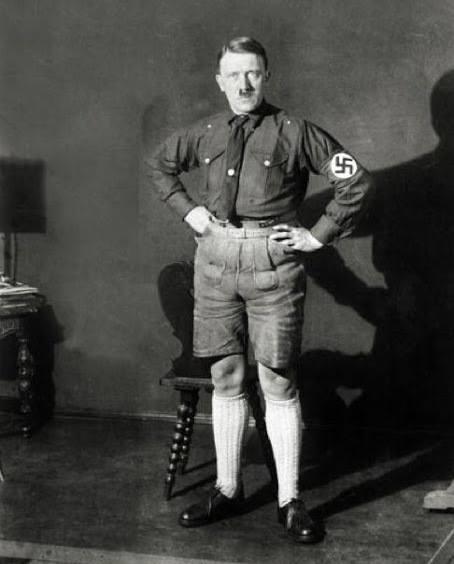 Foto-foto Culun Adolf Hitler Dengan Seragam NAZI Yang Tidak Pernah Dipublikasikan 