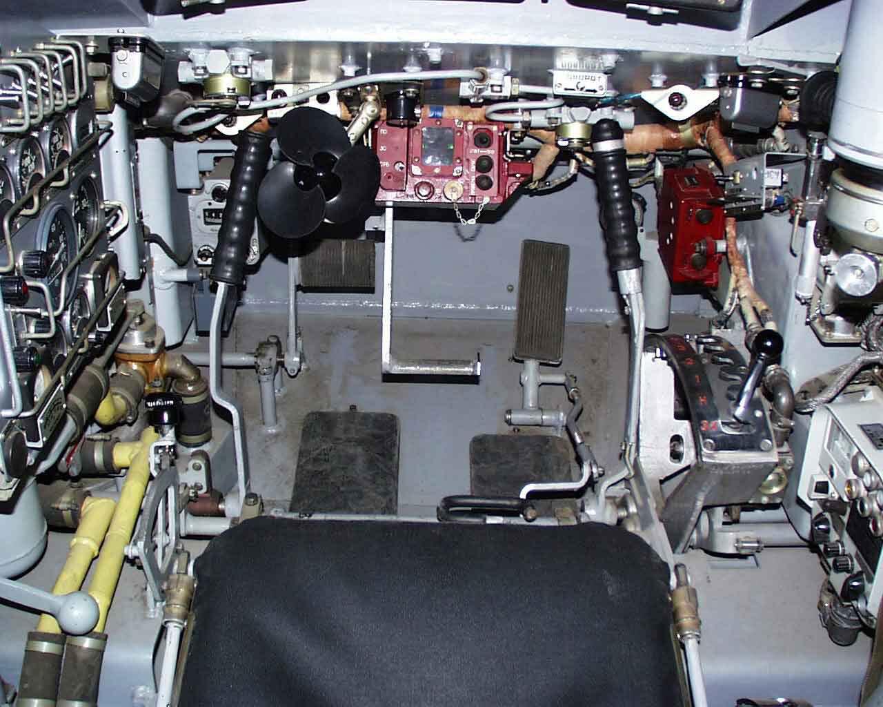 &#91;Pics&#93; Kompartemen Pengemudi di kendaraan Tank