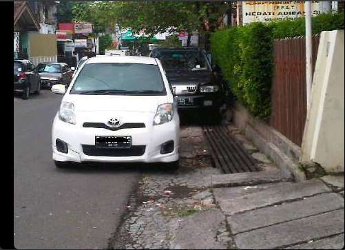 Kebiasaan Parkir Kendaraan Mobil Di Indonesia!