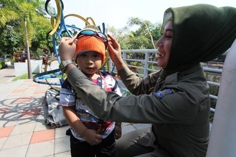 Dirazia Satpol Cantik, Warga: 'Ayune Rek, Aku Gelem Digowo'