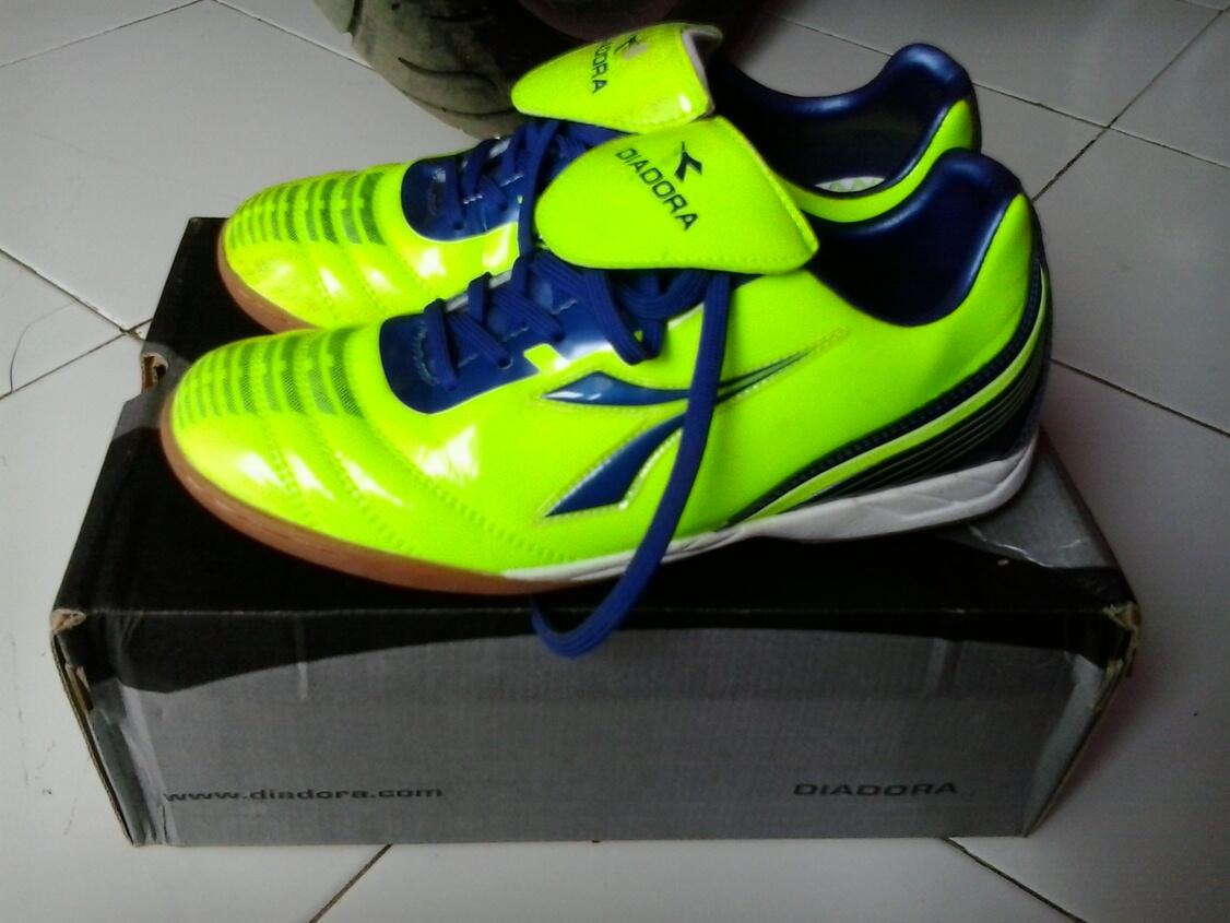 sepatu futsal diadora dorian id