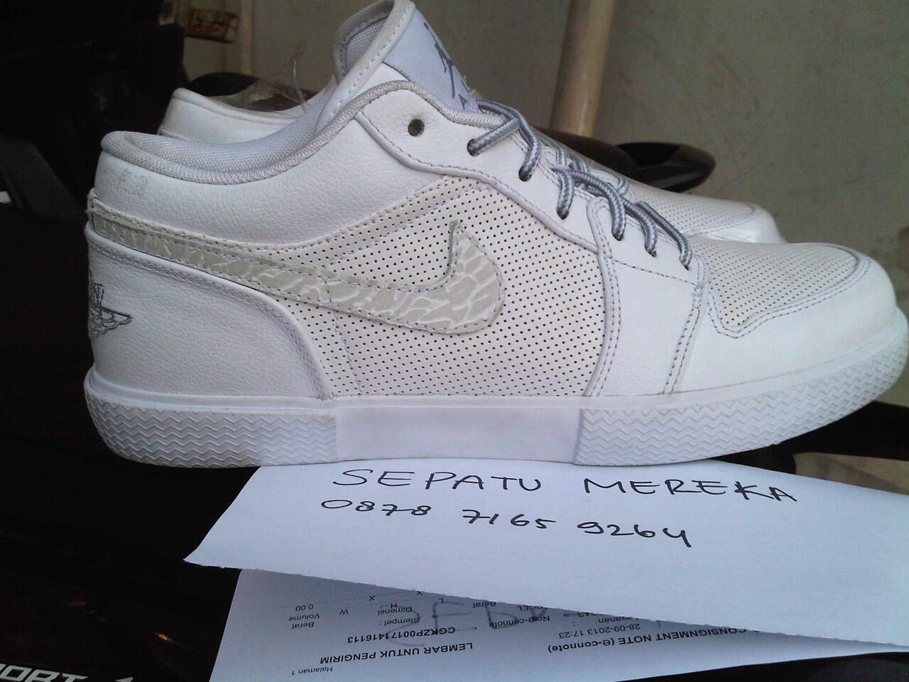 WTS NIKE MEN'S AIR JORDAN RETRO V.1 WHITE/STEALTH