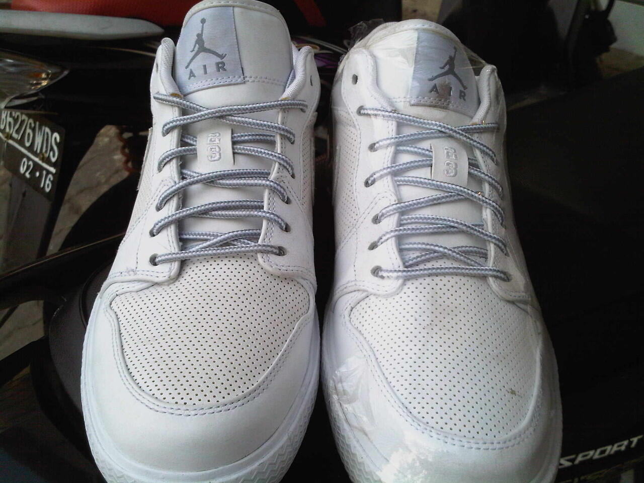 WTS NIKE MEN'S AIR JORDAN RETRO V.1 WHITE/STEALTH