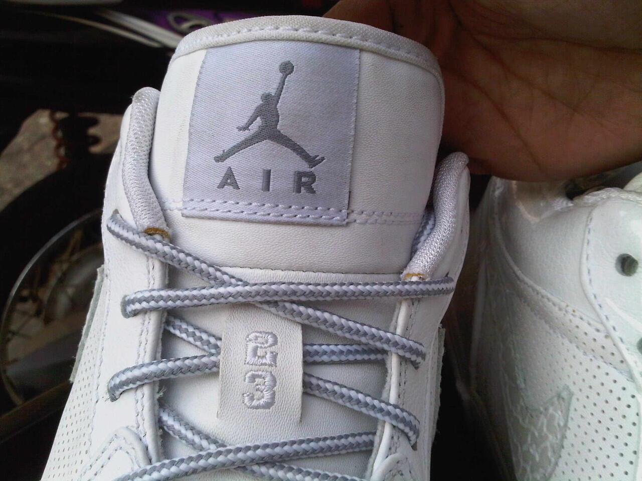 WTS NIKE MEN'S AIR JORDAN RETRO V.1 WHITE/STEALTH