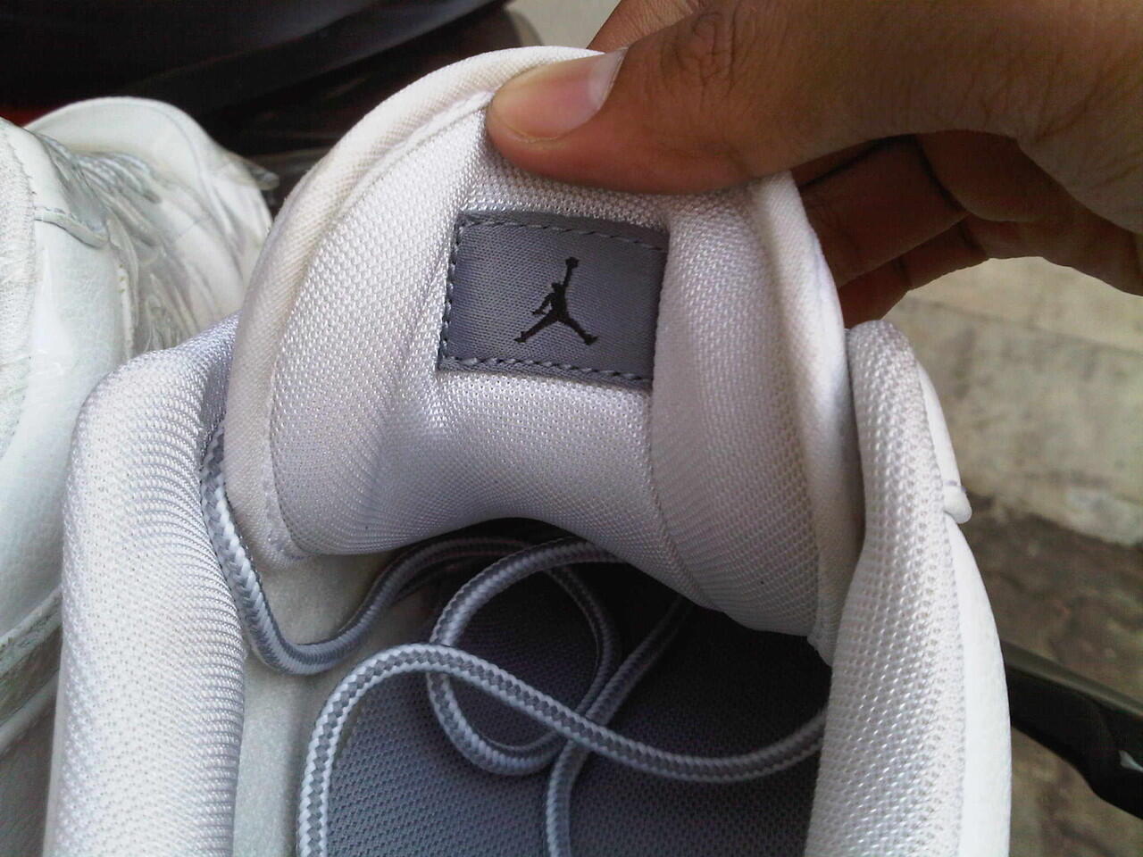 WTS NIKE MEN'S AIR JORDAN RETRO V.1 WHITE/STEALTH