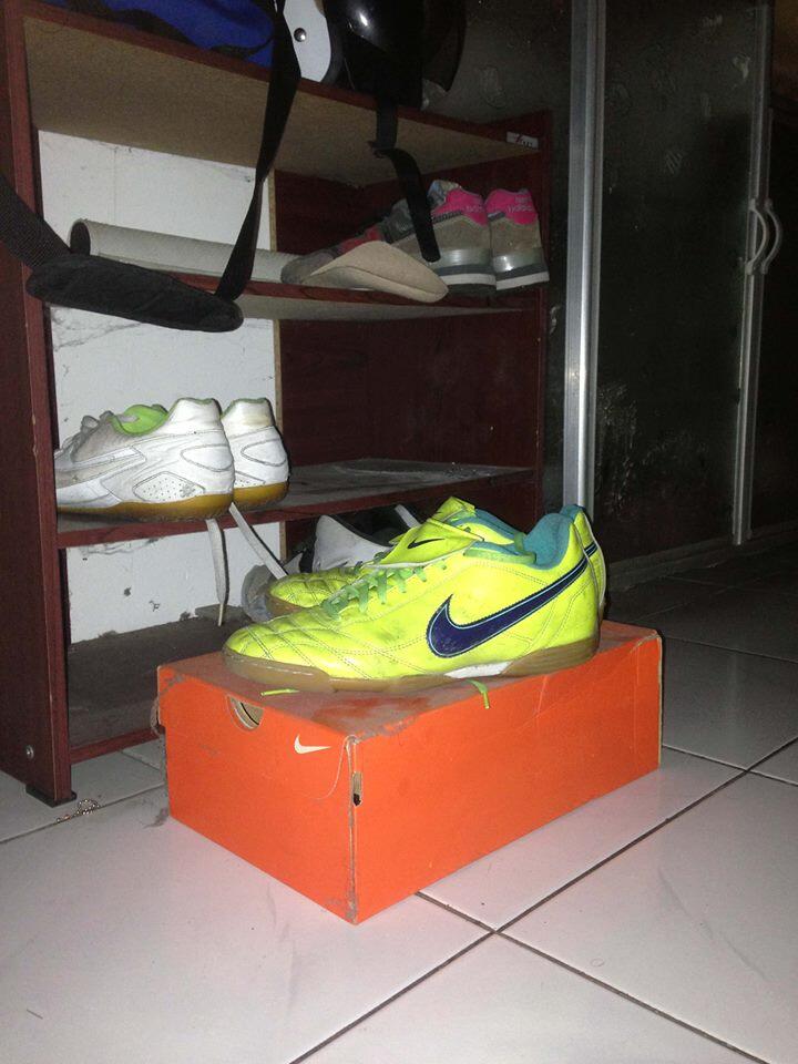 sapatu futsal nike second