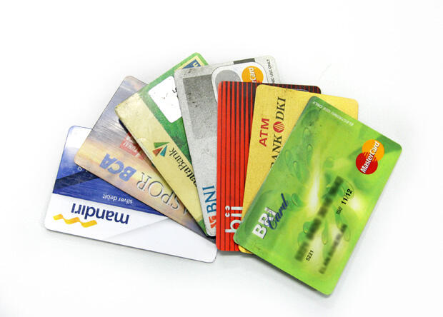 Beda KTP-ATM-SIM bingung ane/