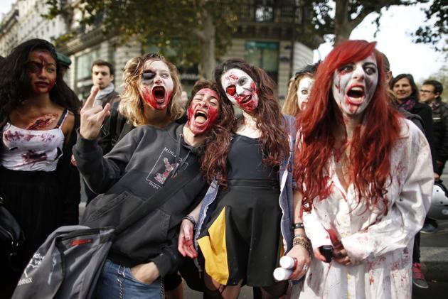 ZOMBIE IN PARIS - Meriah nya Halloween