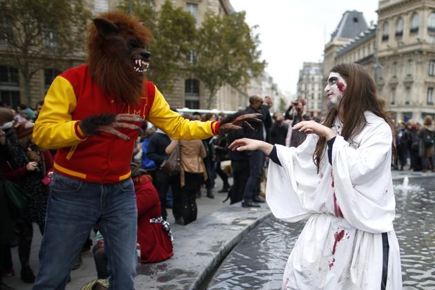 ZOMBIE IN PARIS - Meriah nya Halloween