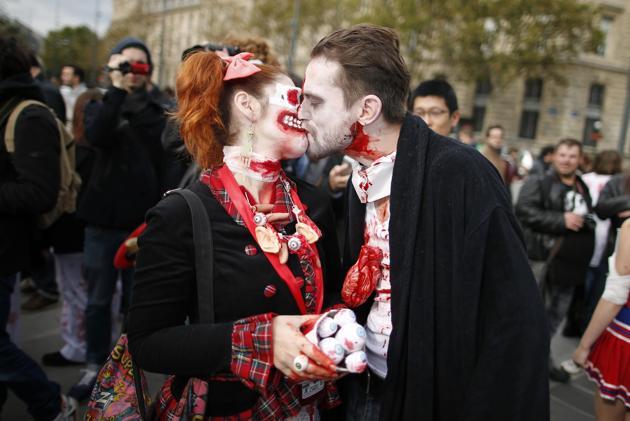 ZOMBIE IN PARIS - Meriah nya Halloween