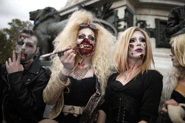 ZOMBIE IN PARIS - Meriah nya Halloween