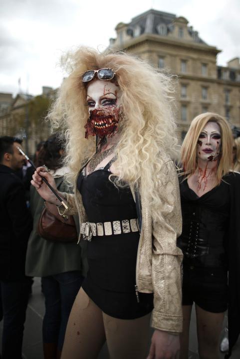 ZOMBIE IN PARIS - Meriah nya Halloween