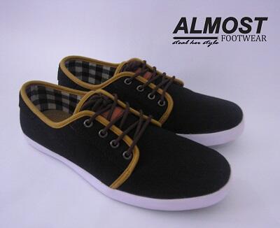 Sepatu Ajaib Bisa Terbang Hingga 30cm