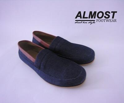 Sepatu Ajaib Bisa Terbang Hingga 30cm