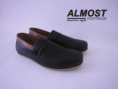 Sepatu Ajaib Bisa Terbang Hingga 30cm