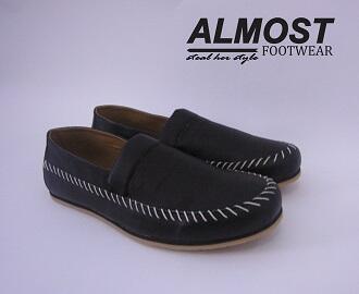 Sepatu Ajaib Bisa Terbang Hingga 30cm