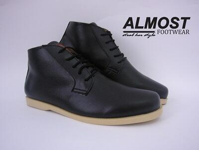 Sepatu Ajaib Bisa Terbang Hingga 30cm