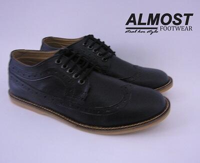 Sepatu Ajaib Bisa Terbang Hingga 30cm