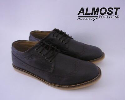 Sepatu Ajaib Bisa Terbang Hingga 30cm