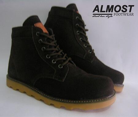 Sepatu Ajaib Bisa Terbang Hingga 30cm